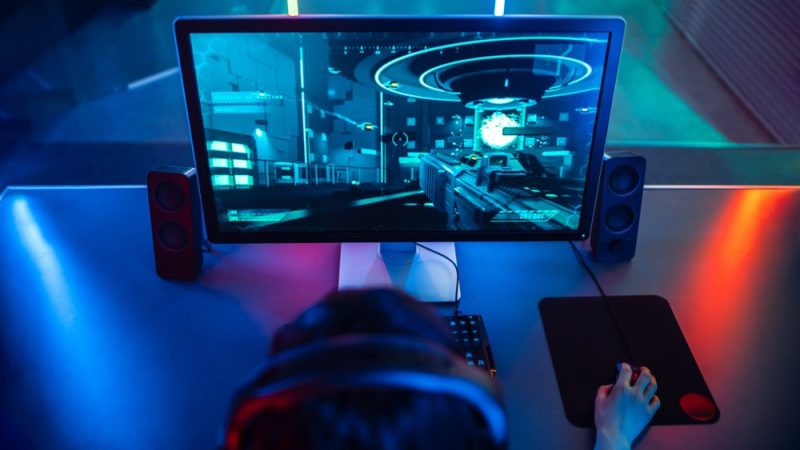 Gracz, monitor, mysz