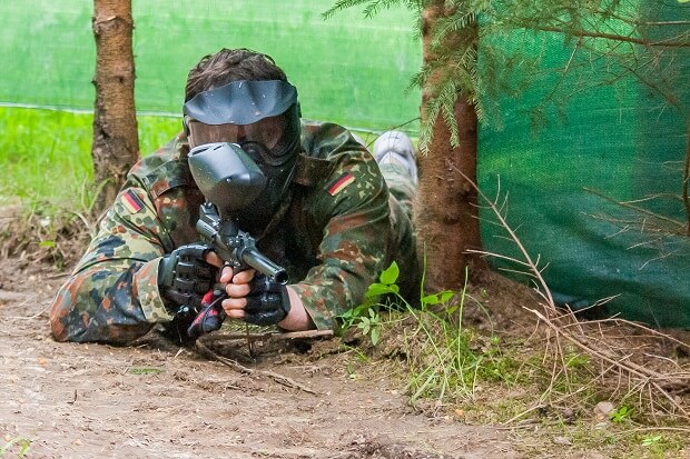 zabawa podczas paintballu w Istebnej