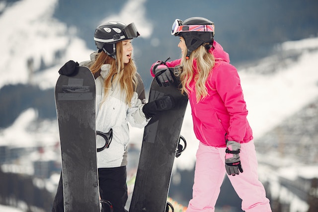 dziewczyny ze snowboardem